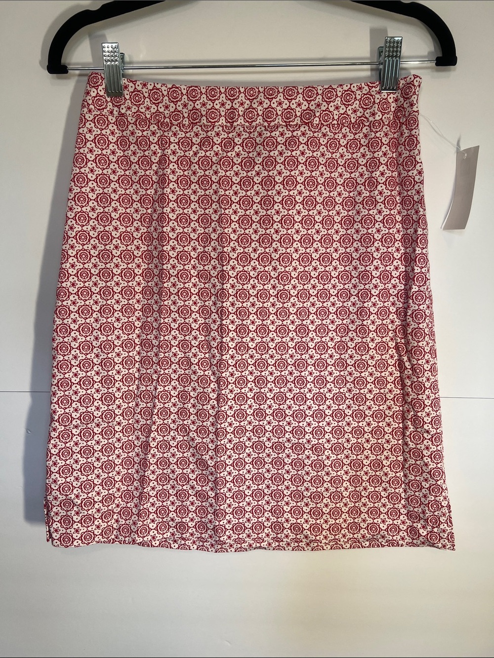 Gap Women's skirt, size 0 NWT - Red Printed Midi Skirt